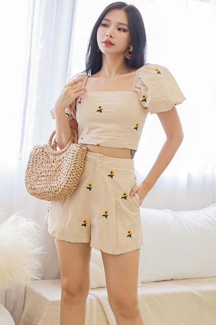Taylor Embroidery Shorts (Sand Sunflower)