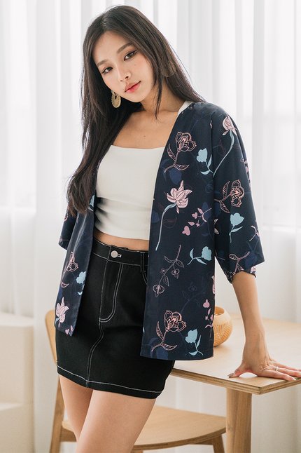 Sora 2-Way Reversible Kimono (Navy Batik Bloom)