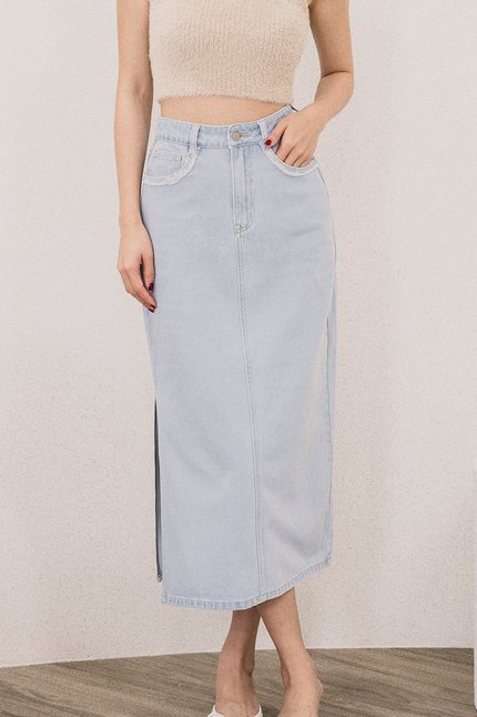 Jessabelle Frayed Pockets Denim Midaxi Skirt (Light Wash)