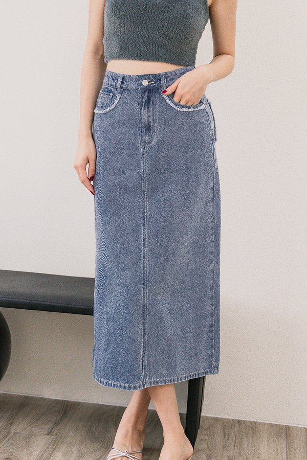 Jessabelle Frayed Pockets Denim Midaxi Skirt (Mid Wash)