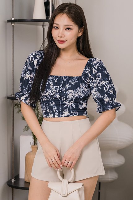 Jayme Padded Puff Sleeve Ruched Top (Navy Tropical)