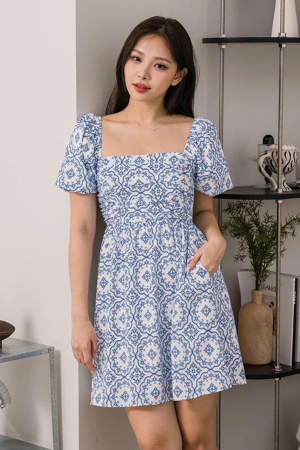 Hallie Bubble Sleeve Ruched Dress (Blue Abundance)