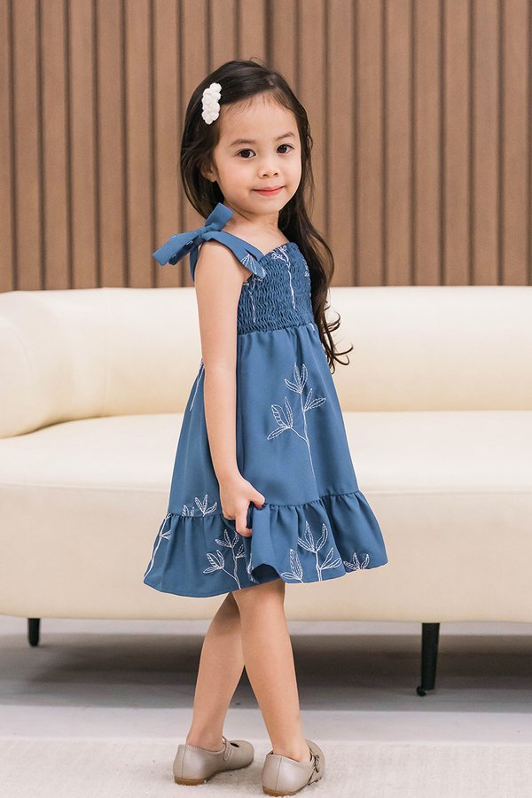 Kids Emmie Tie-Strap Smocked Dress (Blue Spring Bloom)