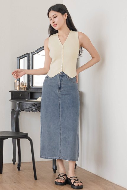 Claud Button Vest Knit Top (Cream)