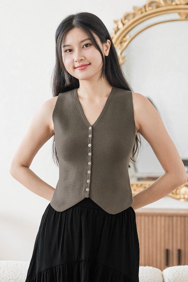 Claud Button Vest Knit Top (Chestnut)