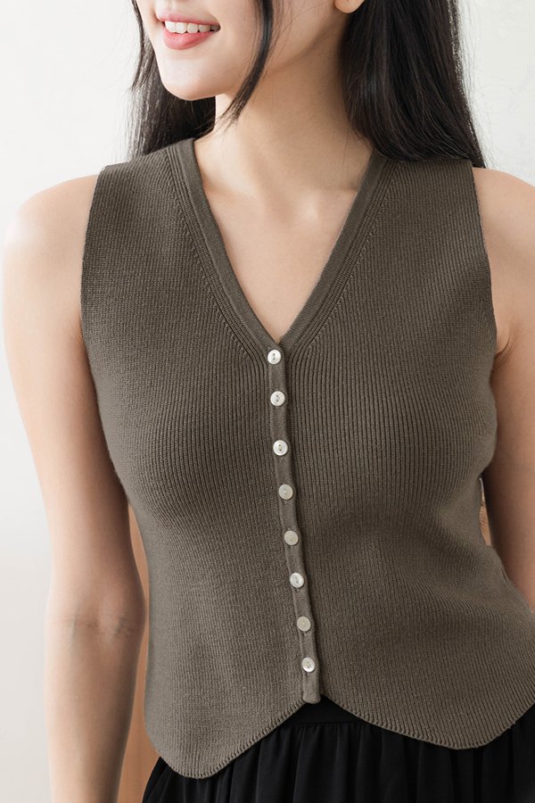 Claud Button Vest Knit Top (Chestnut)