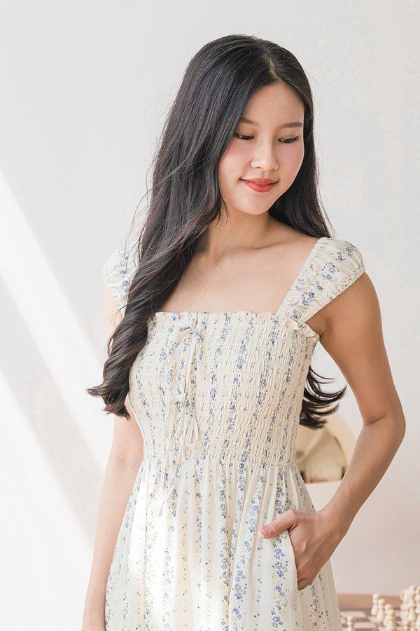*BACKORDER* *XL, XXL INSTOCK* Bella Cap Sleeve Smocked Ribbon Midi Dress (Blue Floral Cottage)