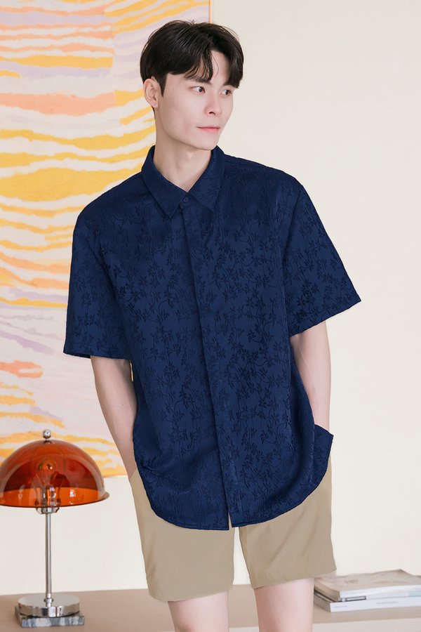 满 Man Oversize Collar Shirt (Navy Springleaf)