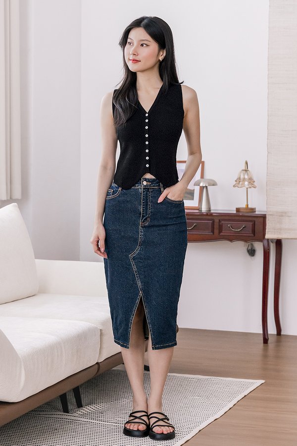 Claud Button Vest Knit Top (Black)