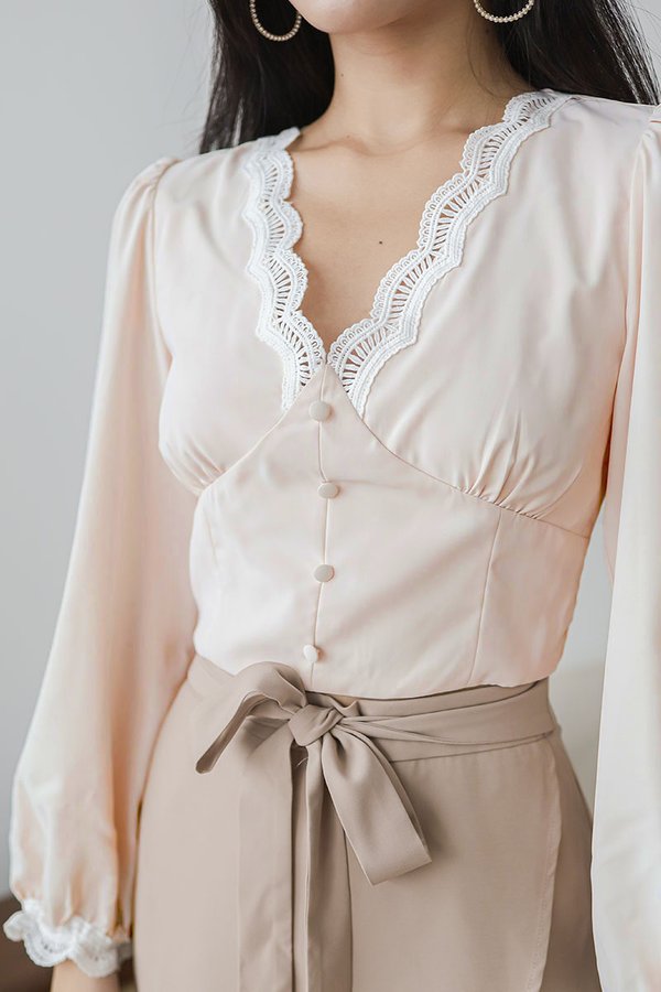 Eleanor Scallop Trim Top (Pale Pink)